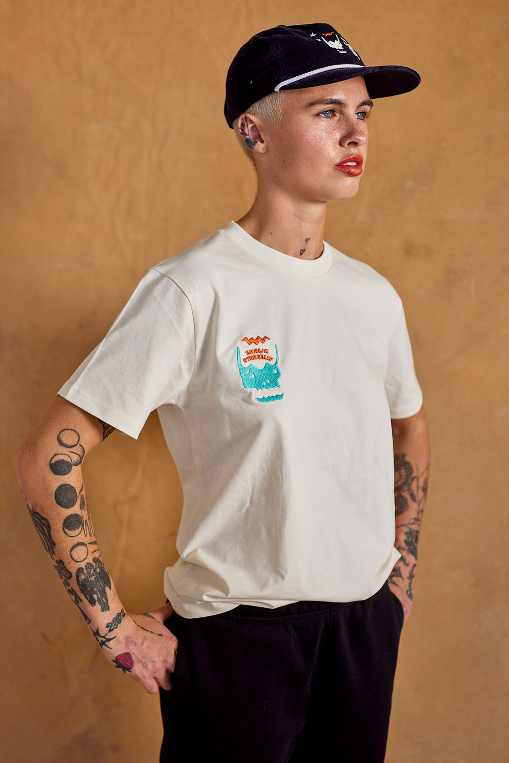 SHRUG ETERNALLY REG FIT TEE