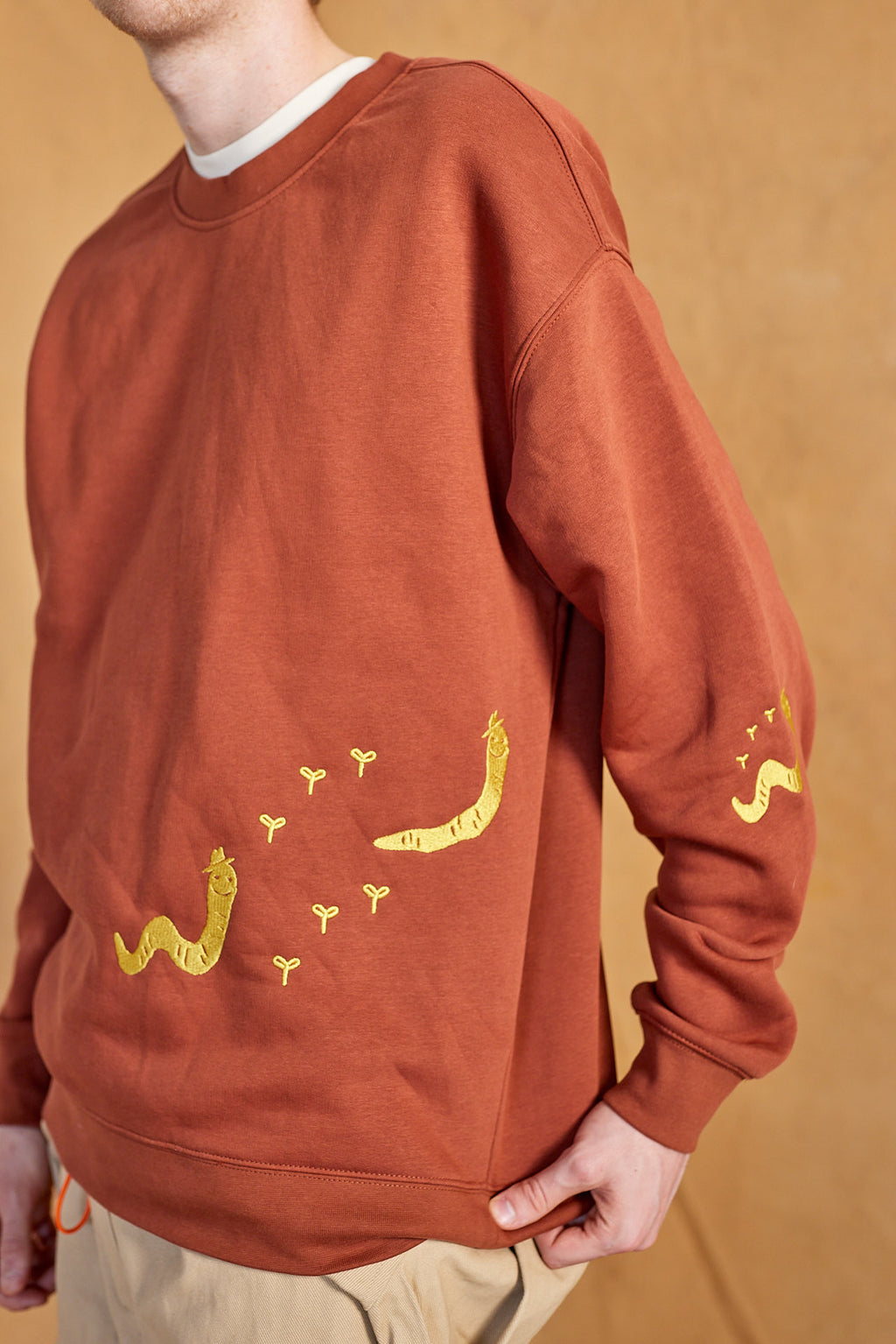 GOLDEN WORMIE DUDE CREW NECK
