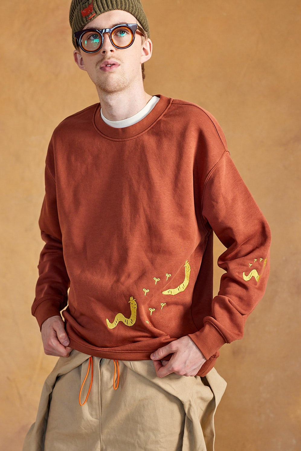 GOLDEN WORMIE DUDE CREW NECK