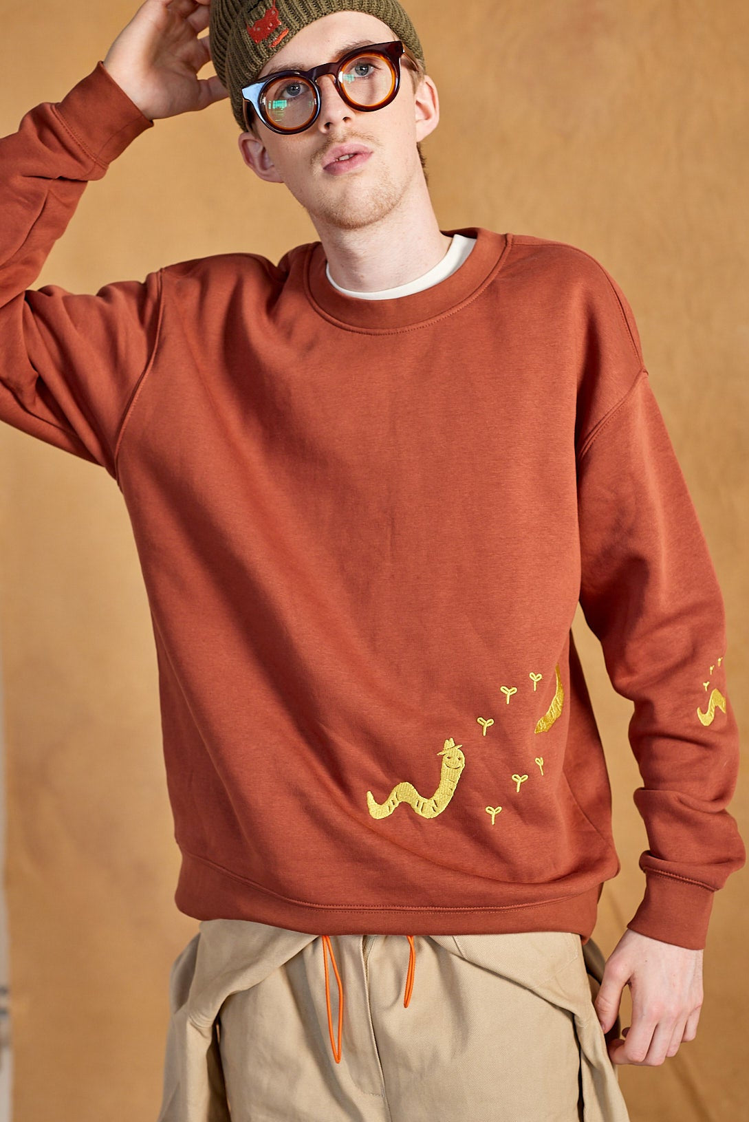 GOLDEN WORMIE DUDE CREW NECK